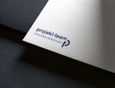 Projektteam_logo-mockup-featuring-the-close-up-to-a-business-card-1661-el