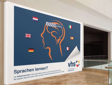 VHS-Niedersachsen_horizontal-banner-mockup-at-a-mall-a10646